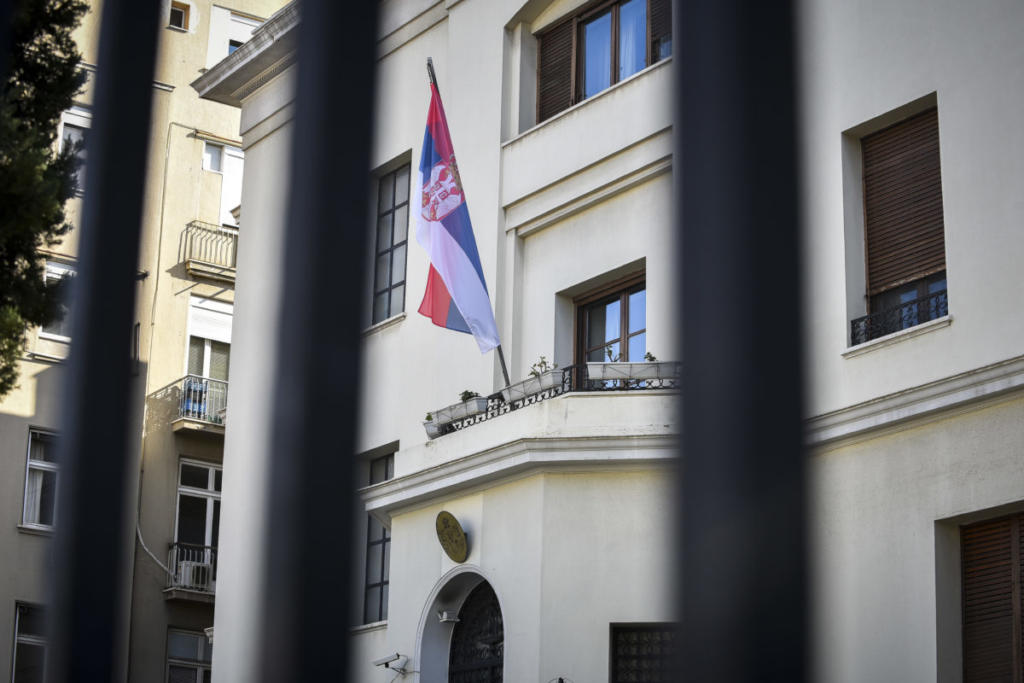 Πρώην Εύελπις του Σερβικού στρατού ο εισβολέας στην πρεσβεία – Ευχαριστίες προς την ΕΛΑΣ