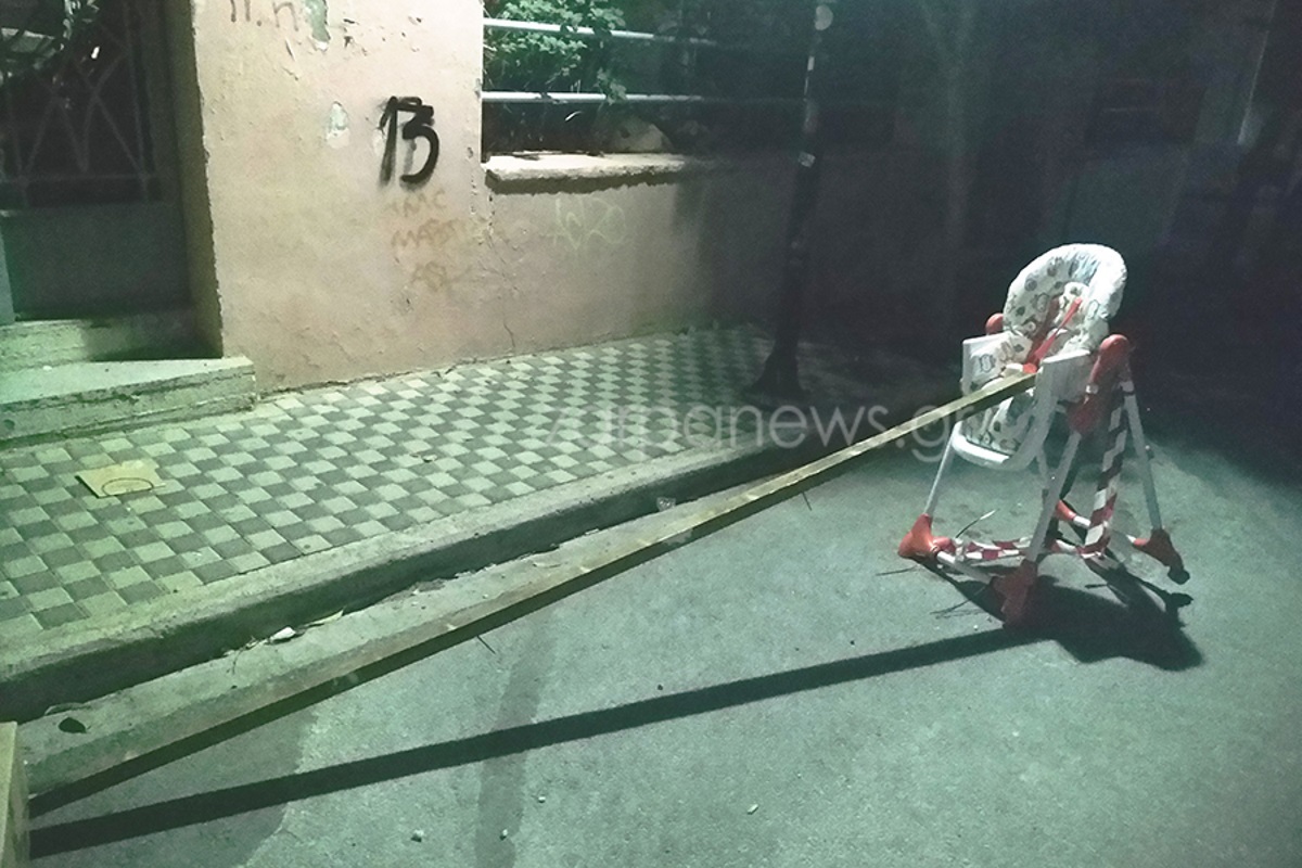 Χανιά: Η απίστευτη εξήγηση πίσω από την εικόνα με το κάθισμα του μωρού στη μέση του δρόμου [pics]