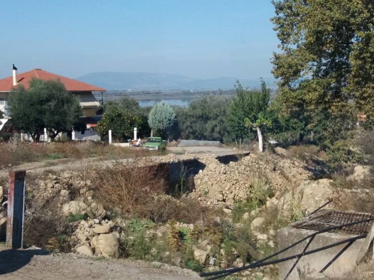 Αγρίνιο: “Φοβάμαι πως θα πνιγούμε” – Κραυγή απόγνωσης από τους κατοίκους στο Ζευγαράκι – video