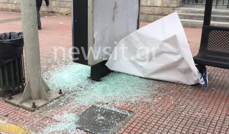 Ένταση στην πορεία των μαθητών στην Αθήνα - Έσπασαν τράπεζα και στάσεις - Άγρια επεισόδια στην Θεσσαλονίκη