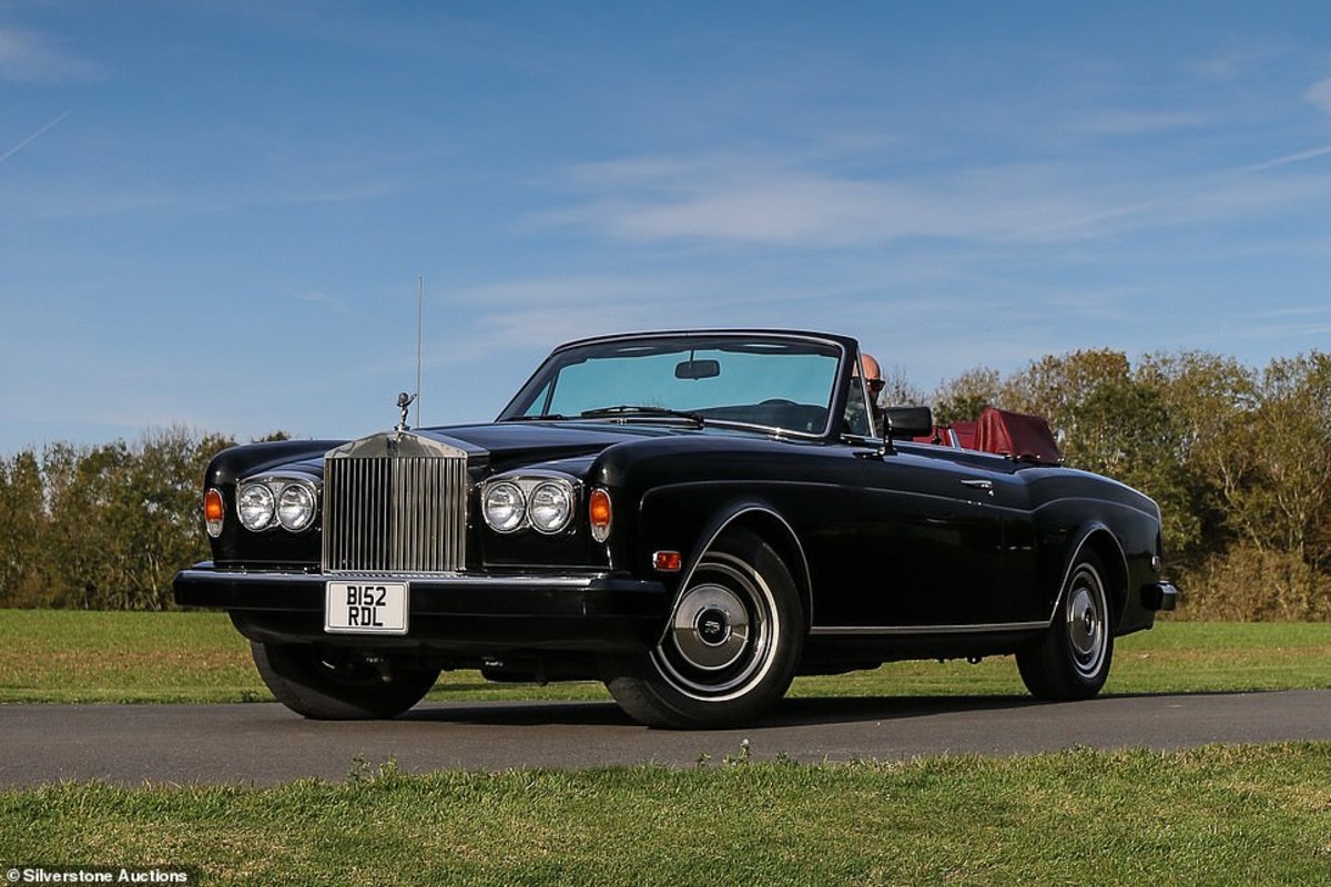 Στο σφυρί η μοναδική Rolls-Royce Corniche Convertible του Frank Sinatra