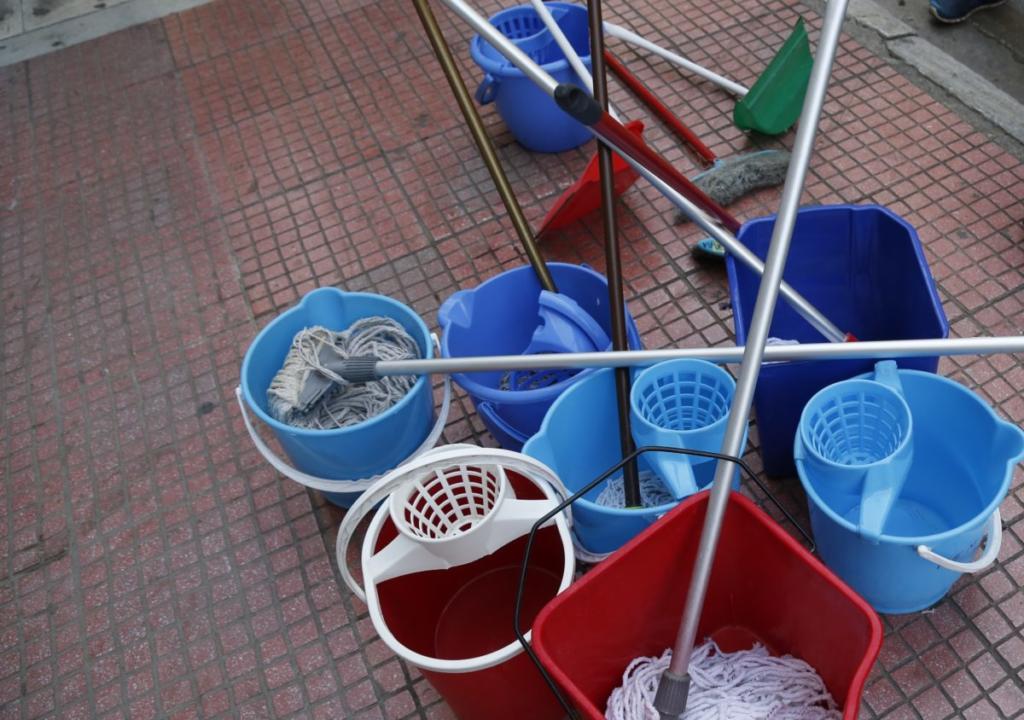 “Τερατώδης η ποινή στην καθαρίστρια” για το πλαστό απολυτήριο δημοτικού