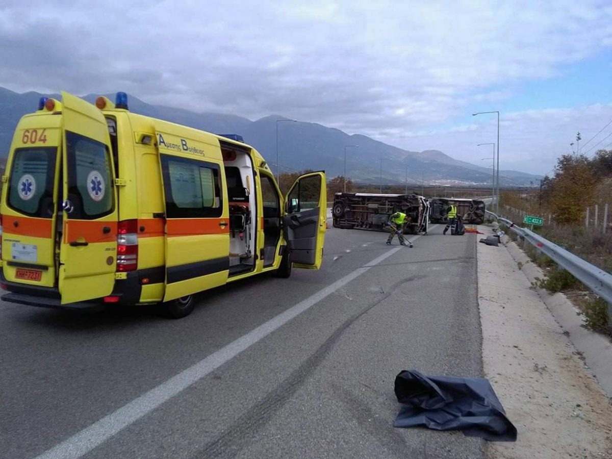 Καβάλα: Οι εικόνες του σοβαρού τροχαίου με 7 τραυματίες – Το ένα όχημα ρυμουλκούσε το άλλο [pics]