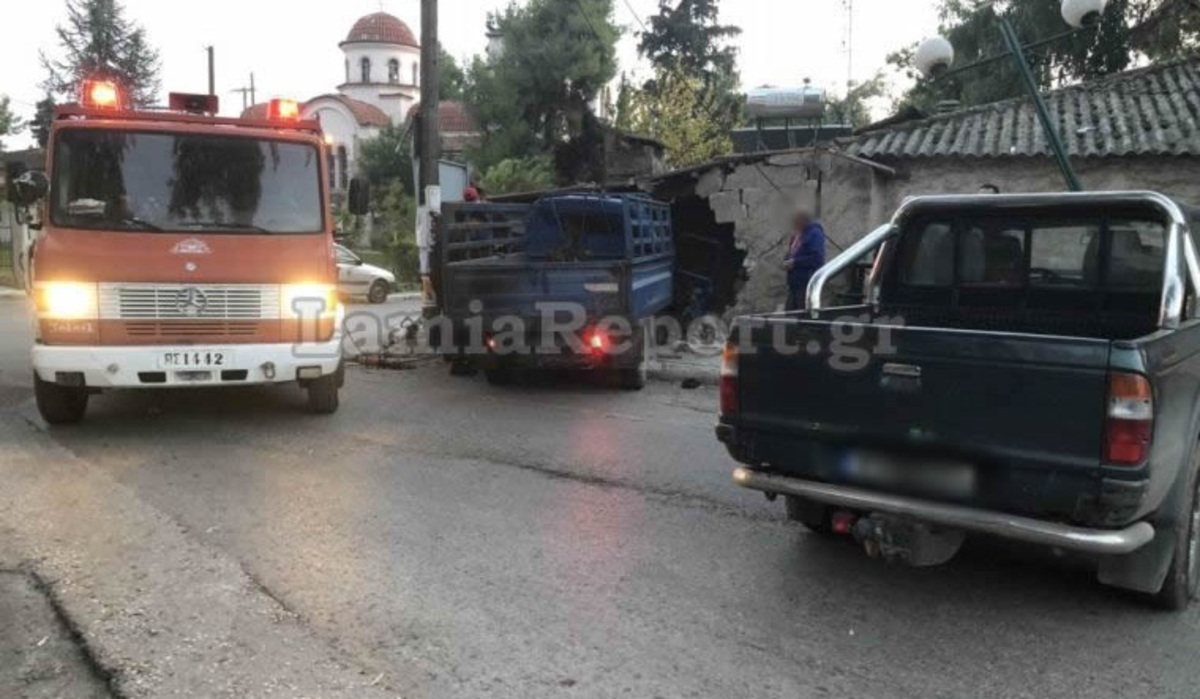 Φθιώτιδα: Απίστευτο τροχαίο με νεκρό στις Ράχες: «Μάλλον έπαθε ανακοπή ενώ οδηγούσε…» [pics]