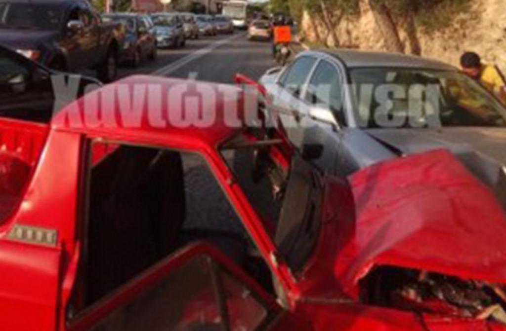 Χανιά: Τροχαίο στην οδό Κωνσταντίνου Μητσοτάκη – Στο νοσοκομείο οι τρεις τραυματίες [pics]