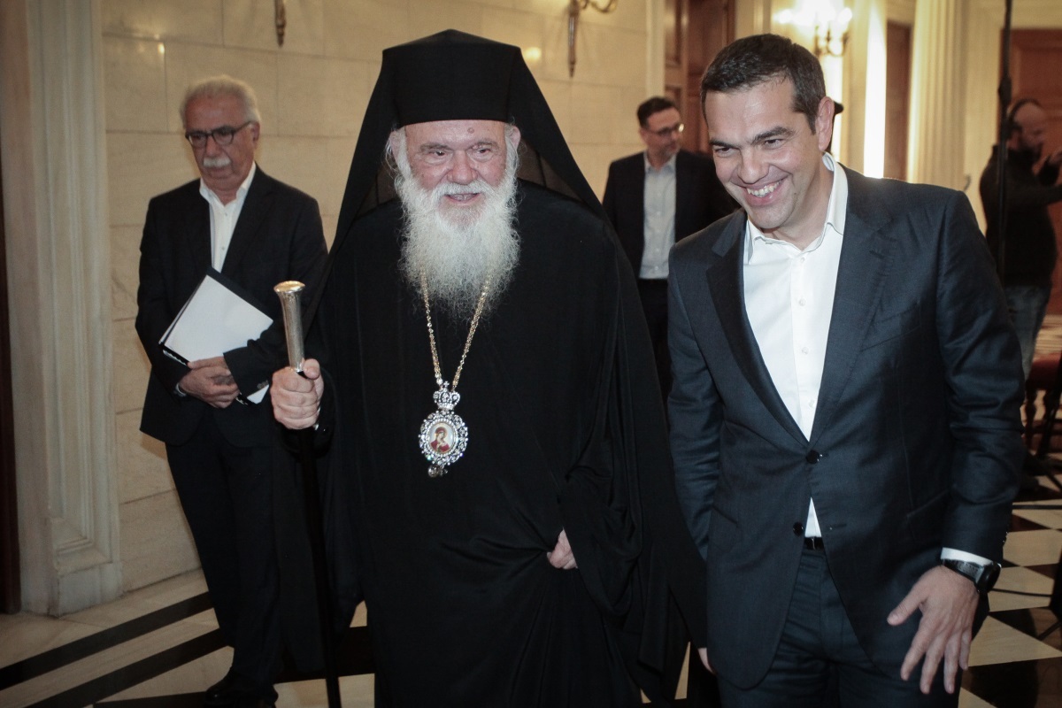 Συμφωνία Τσίπρα – Ιερώνυμου: “Ένα βήμα προς τον μεγαλύτερο διαχωρισμό κράτους – Εκκλησίας” λέει ο Δημητρόπουλος!