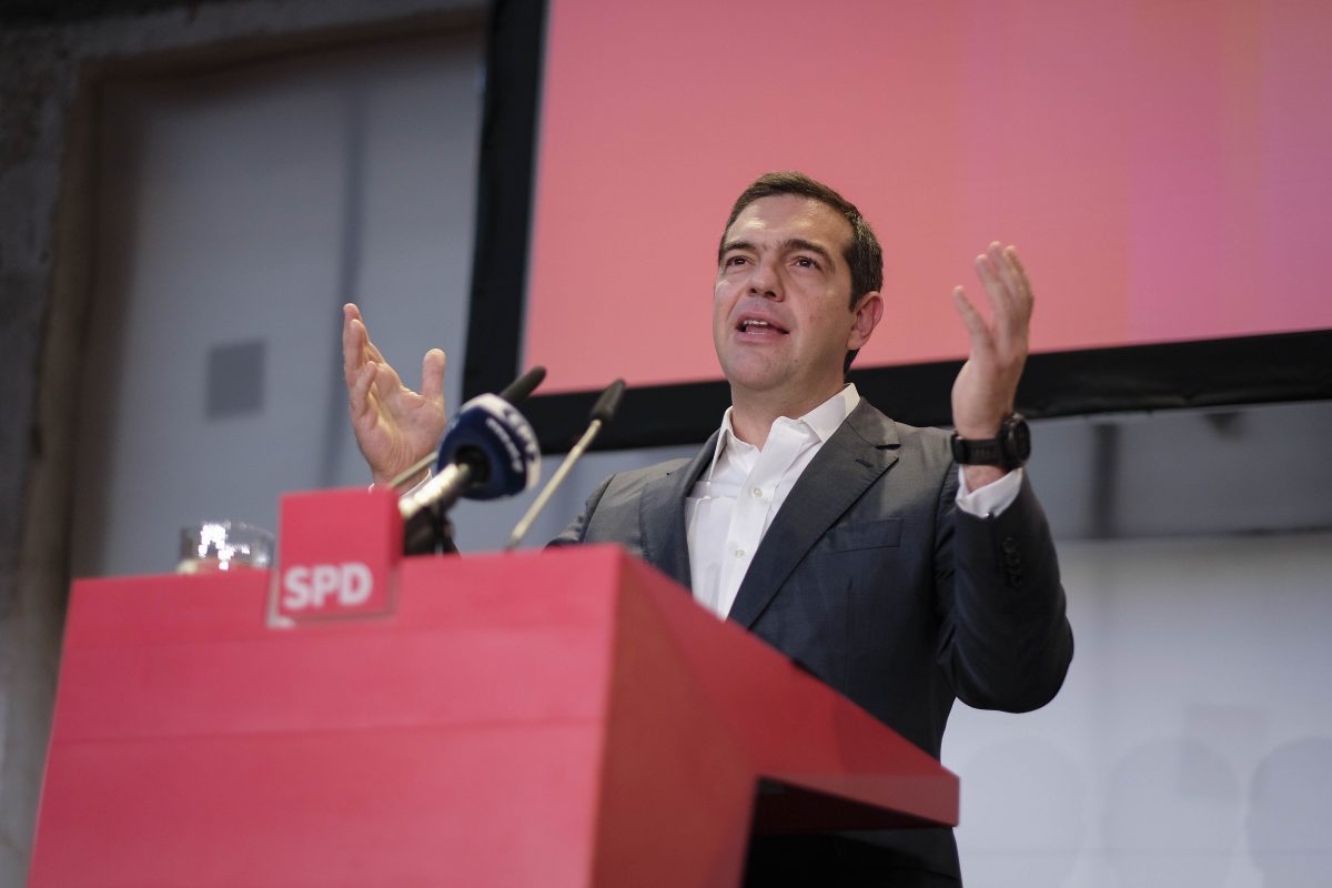 Ο Τσίπρας “κλείνει το μάτι” στη Φώφη αλλά εκείνη… κάνει πως δεν βλέπει