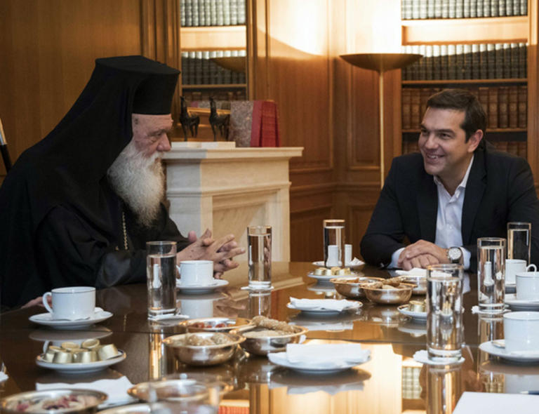 Στο Μέγαρο Μαξίμου ο Αρχιεπίσκοπος Ιερώνυμος - Σε εξέλιξη η συνάντηση με Τσίπρα