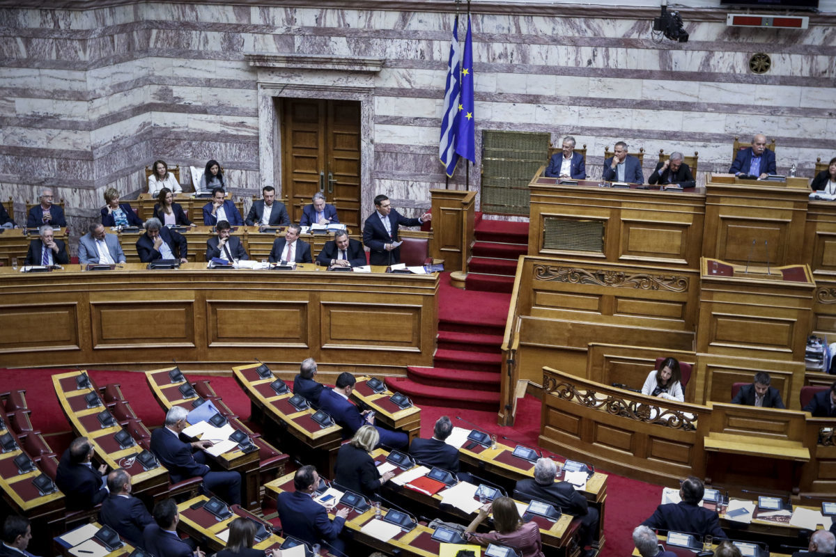 Βουλή: “Πέρασε” η τροπολογία για την καταβολή των αναδρομικών