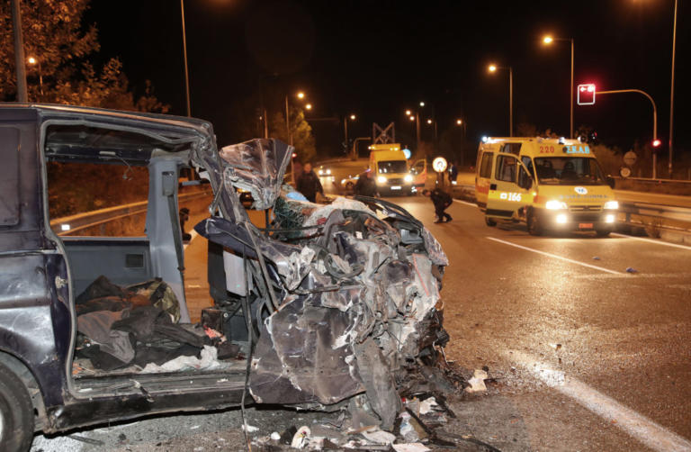 Θεσσαλονίκη: Τραγωδία στα Βρασνά - Φορτηγό με μετανάστες μπήκε στο αντίθετο ρεύμα και συγκρούστηκε με νταλίκα - Ένας νεκρός και 19 τραυματίες