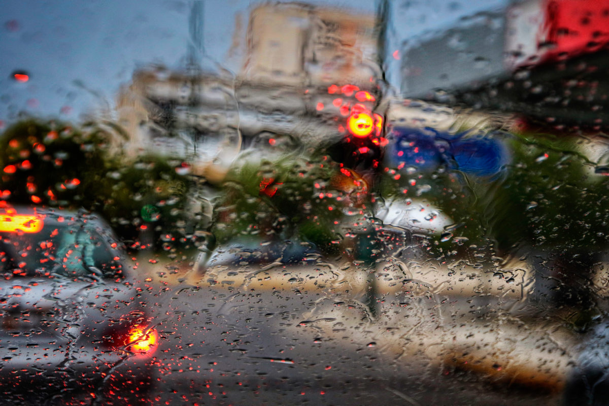 Βροχή και κίνηση: Κοκτέιλ ταλαιπωρίας στην Αθήνα