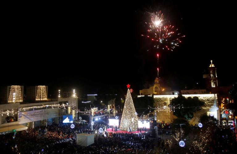 Φωτογραφίες από τη Βηθλεέμ - Χιλιάδες πιστοί συρρέουν για να γιορτάσουν τα Χριστούγεννα! [pics]