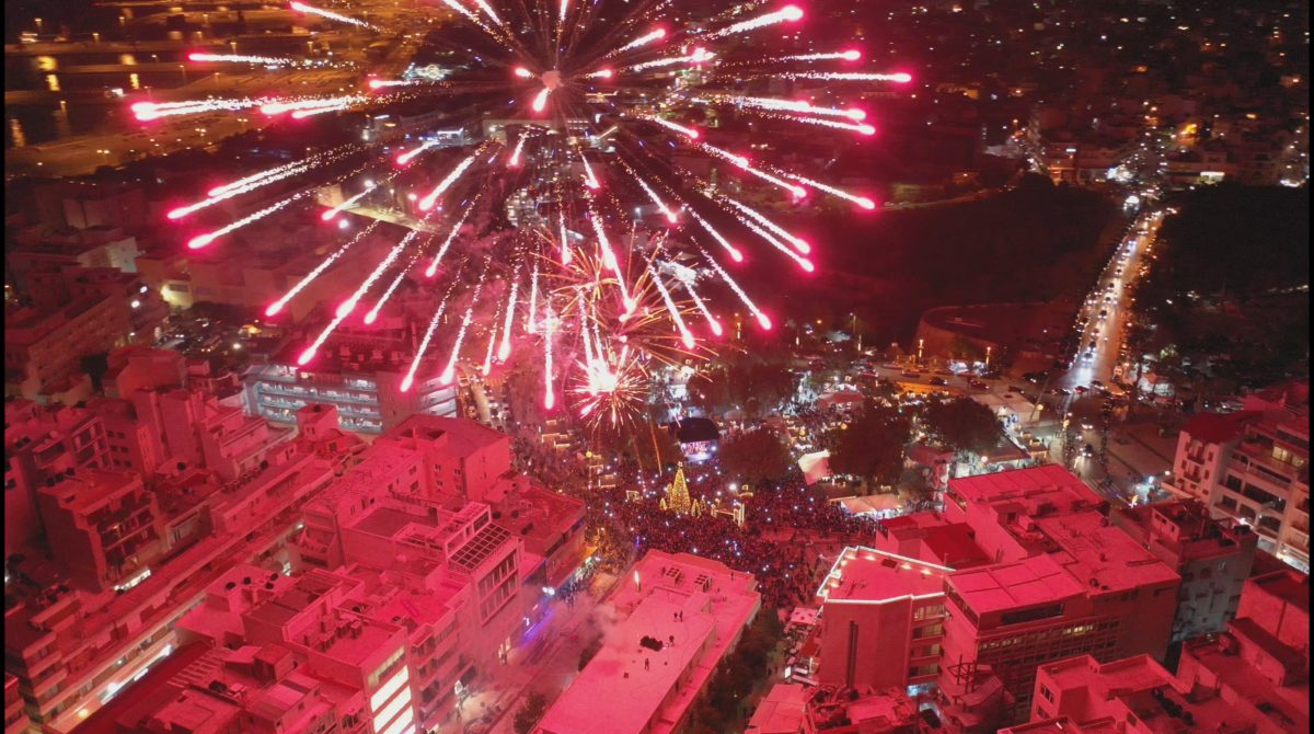 Ηράκλειο: Εκπληκτικές εικόνες από drone – Ο κόκκινος ουρανός και η αντίστροφη μέτρηση για τα Χριστούγεννα [pics]
