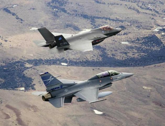 F-35 εναντίον F-16: Ποιο αεροπλάνο κερδίζει την μάχη στους αιθέρες; [pics,vid]