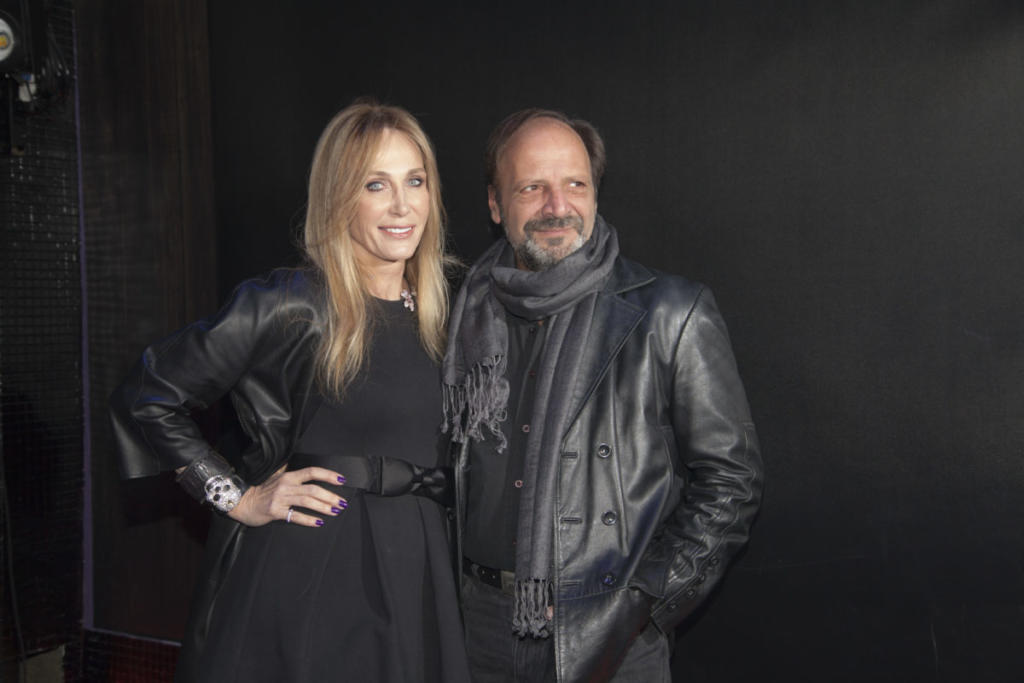 Κατερίνα Γιαγτζόγλου – Δημήτρης Αποστόλου: Παρουσίασαν το νέο τους βιβλίο με τους διάσημους φίλους τους στο πλευρό τους! [pics]