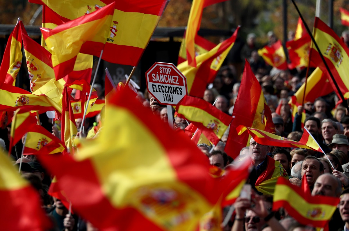 Ισπανία: Χιλιάδες διαδηλωτές κατά της “ανεξάρτητης Καταλονίας”