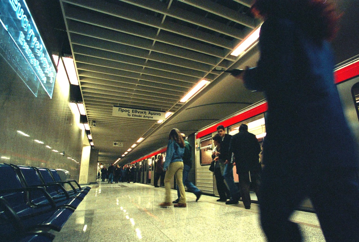 Πτώση άνδρα στις ράγες του Μετρό – Μεταφέρθηκε στο νοσοκομείο