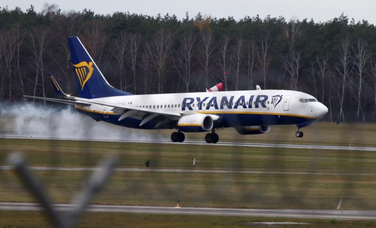 Πτήση της Ryanair έκανε αναγκαστική προσγείωση όταν επιβάτες πλακώθηκαν στο ξύλο!
