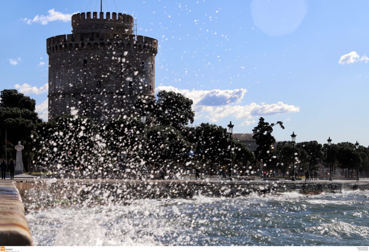 Θεσσαλονίκη: Θρίλερ με πτώμα στον Θερμαϊκό – Πάγωσαν οι περαστικοί κοντά στο μέγαρο μουσικής!