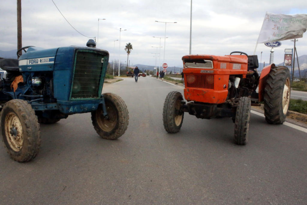 Πρόβα μπλόκων από τους αγρότες σε Λάρισα και Καρδίτσα
