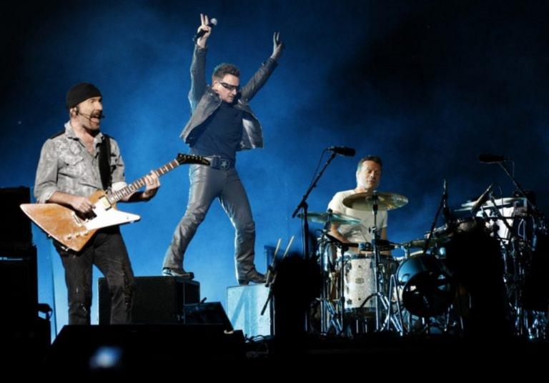 Τα κάλαντα των Χριστουγέννων τραγούδησαν οι U2 για φιλανθρωπικούς σκοπούς! – Video