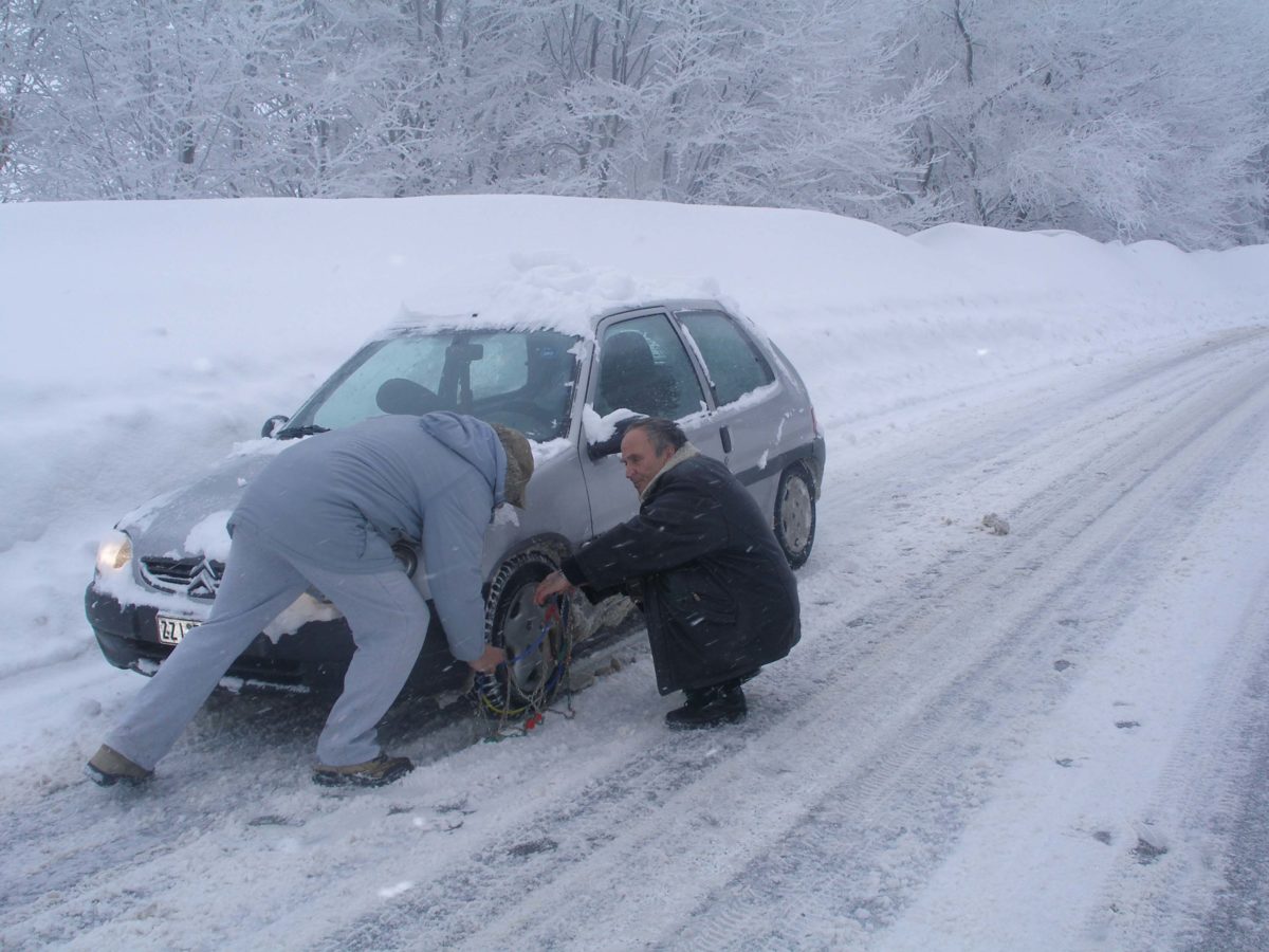 Καιρός: Πυκνό χιόνι σε  Πελοπόννησο και Αιτωλοακαρνανία – Που θα χρειαστείτε αλυσίδες