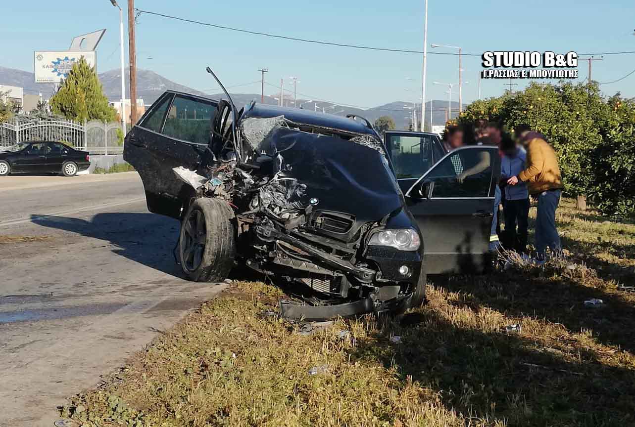 Σοβαρό τροχαίο με εγκλωβισμό και τρεις τραυματίες στο Άργος – video, pics