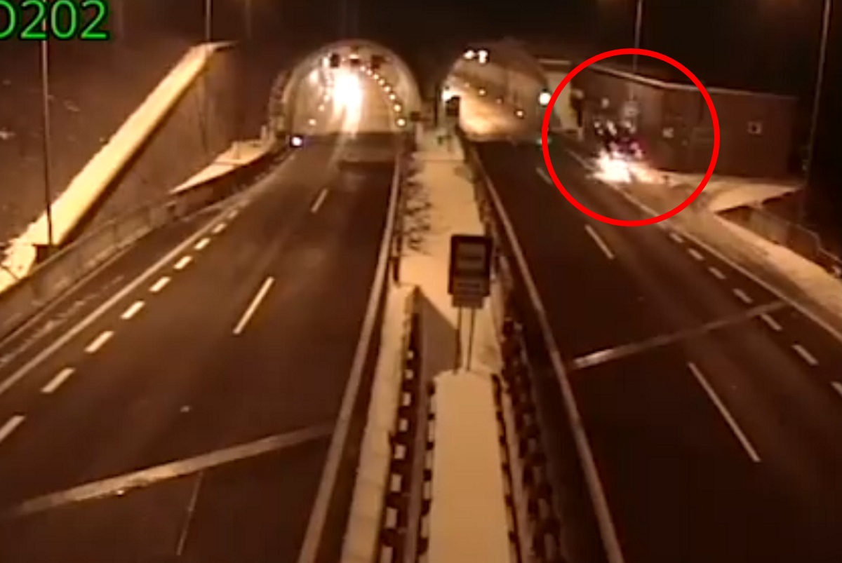 Συγκλονιστικό βίντεο: Οδηγός «καβαλάει» ράμπα, εκτοξεύεται, και βγαίνει ζωντανός!