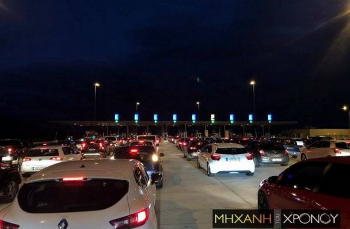 “Γολγοθάς” η επιστροφή των εξοδούχων των Χριστουγέννων – Μποτιλιάρισμα στην Εθνική Λαμίας – Αθηνών