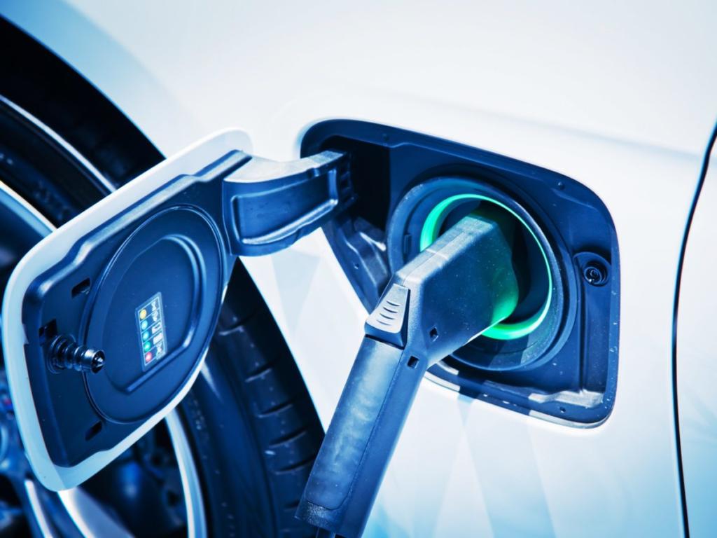 Η Βρετανία θα φορολογήσει το ρεύμα για τα ηλεκτρικά αυτοκίνητα