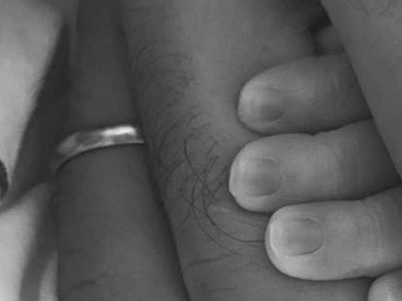 Γνωστός Έλληνας έγινε μπαμπάς και αυτή είναι η πρώτη φωτογραφία της νεογέννητης κόρης του!