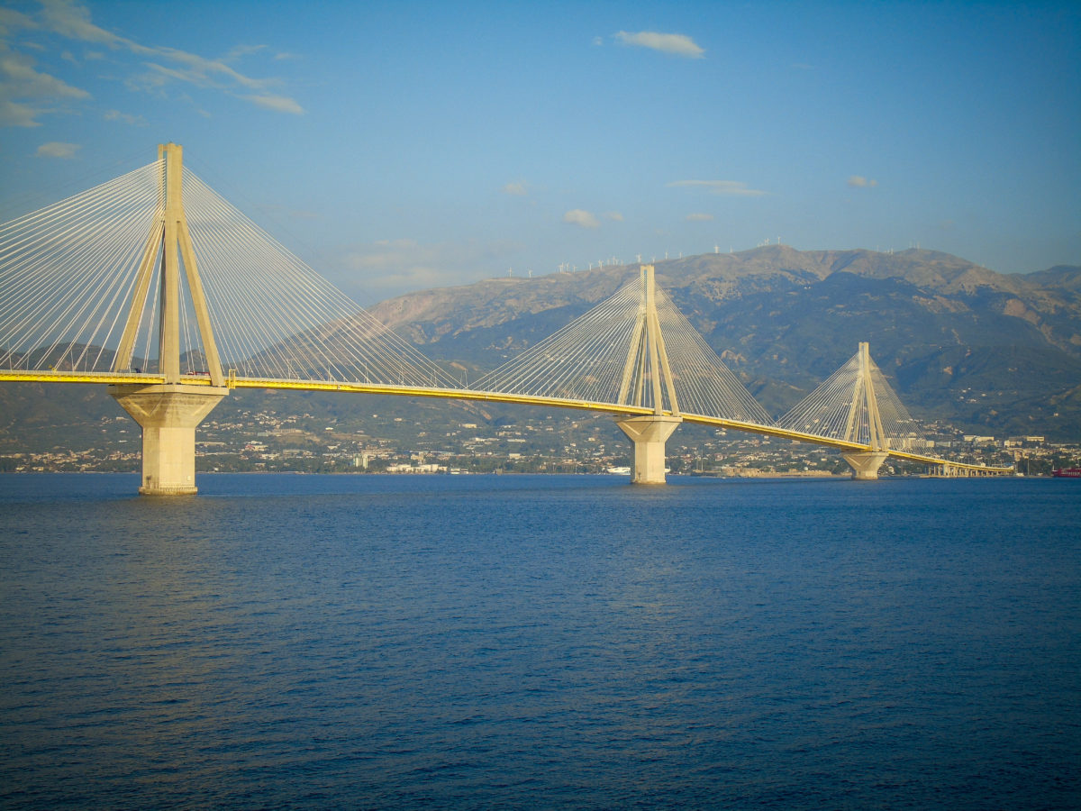 Απειλούσε να πηδήξει από τη γέφυρα Ρίου Αντιρρίου