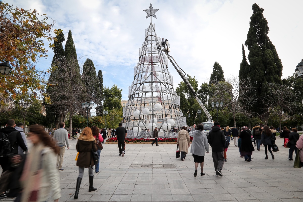 Εορταστικό ωράριο σήμερα Σάββατο 29/12: Τι ώρα κλείνουν τα μαγαζιά