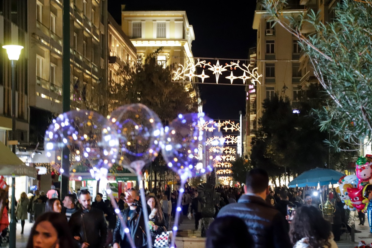 Εορταστικό ωράριο Χριστουγέννων σήμερα 21/12: Τι ώρα κλείνουν τα μαγαζιά