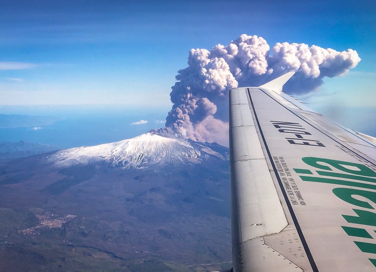 Αίτνα: Εξεράγη το “θρυλικό” ηφαίστειο – Έκλεισε το αεροδρόμιο της Κατάνια – video
