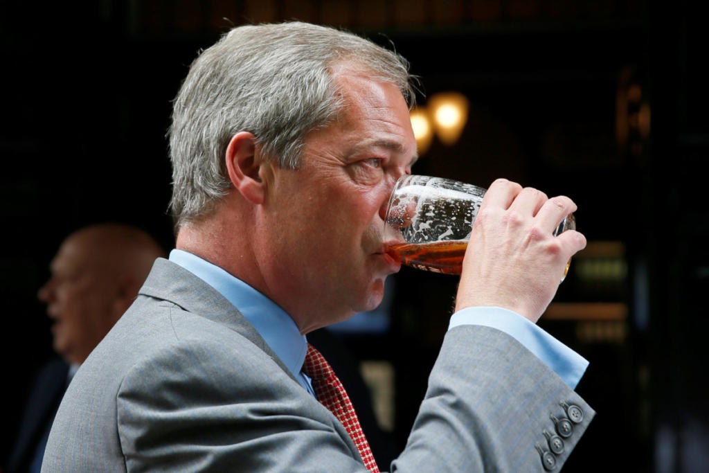 Βρετανία: Αποχώρησε από το UKIP ο Νάιτζελ Φάρατζ – “Πυρά” για την πορεία του κόμματος