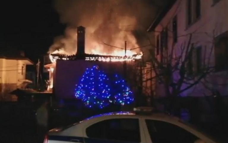 Καστοριά: Μεγάλη φωτιά στην παλιά συνοικία Ντολτσό – Ο απολογισμός της καταστροφής – video