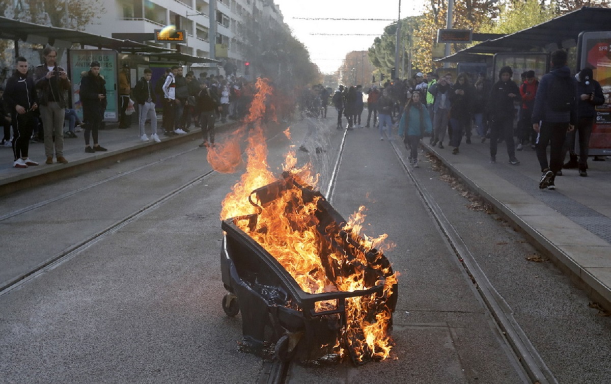 Γαλλία: Καταλήψεις και στα λύκεια! Αντιδρούν στις μεταρρυθμίσεις Μακρόν!