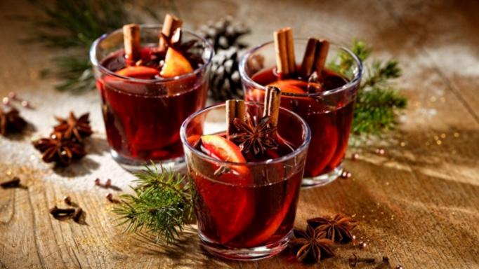 Gluhwein: Ξέρετε πόσο εύκολο είναι να φτιάξετε το δικό σας… μαγικό κρασί των Χριστουγέννων;
