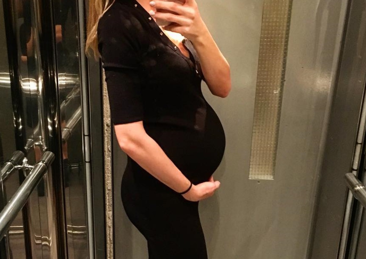 Γνωστή Ελληνίδα ποζάρει με φουσκωμένη κοιλίτσα, στον 9ο μήνα της εγκυμοσύνης της!