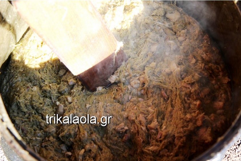Τρίκαλα: Αναβίωσε το έθιμο της γουρνοχαράς και της τσιγαρίδας – video