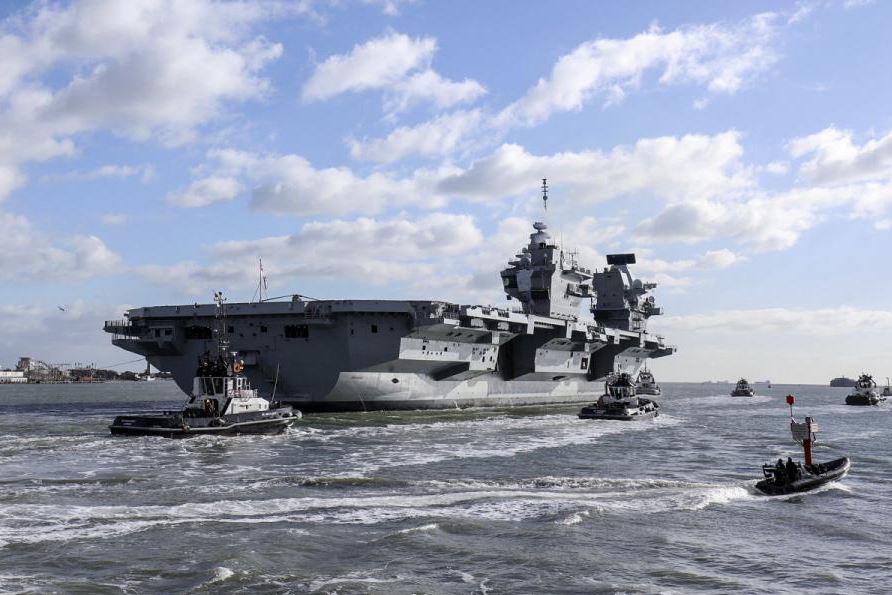 Αυτή είναι ναυαρχίδα – “Βασίλισσα” του Πολεμικού Ναυτικού της Βρετανίας! [pics,vid]