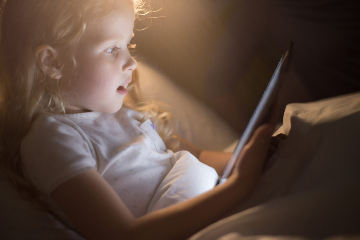Μεγάλη προσοχή σε κινητά, tablets και υπολογιστές: Επηρεάζουν τον εγκέφαλο των παιδιών!