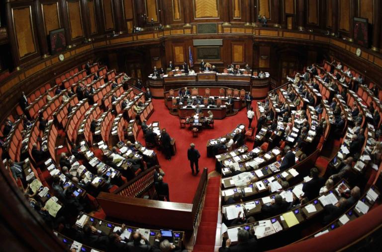 Σάλος στην Ιταλία με τις… «καυτές» στιγμές βουλευτών της Λέγκας και των 5 Αστέρων στις τουαλέτες της Βουλής
