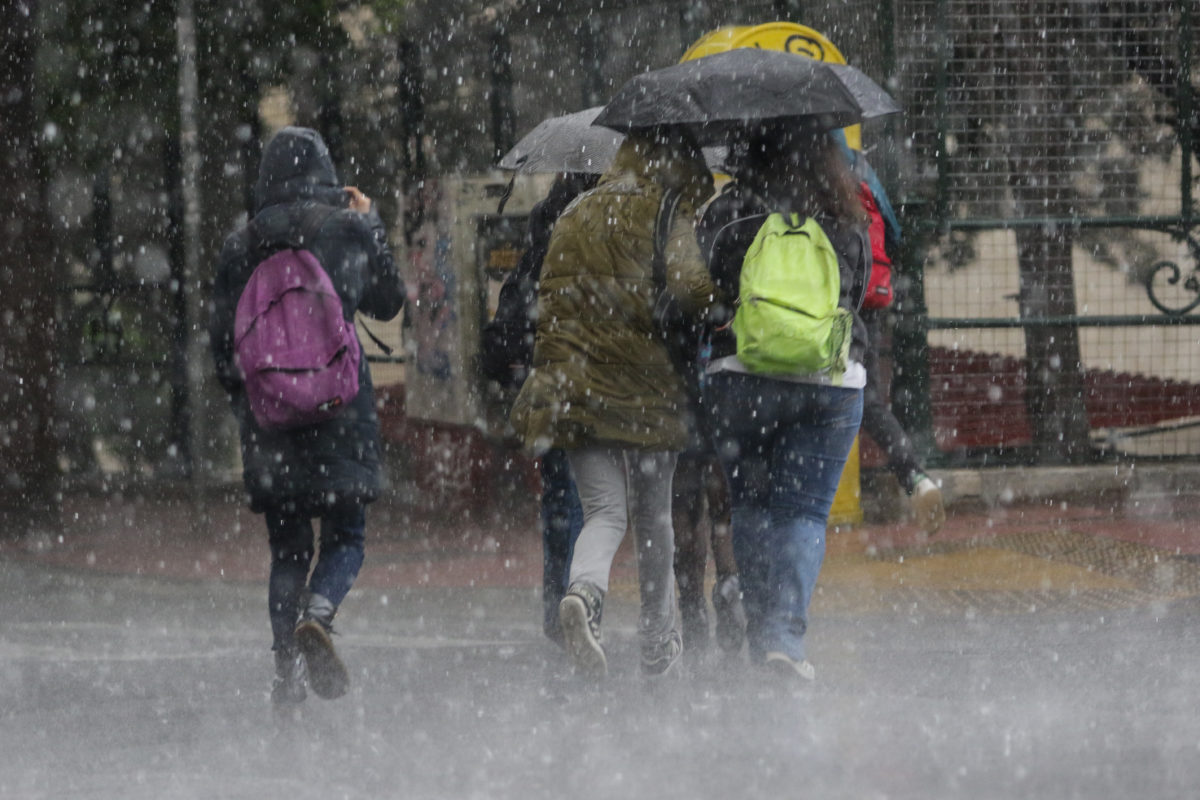 Καιρός – Meteo: Ισχυρές καταιγίδες σε όλη τη χώρα, σε ποιες περιοχές θα χιονίσει