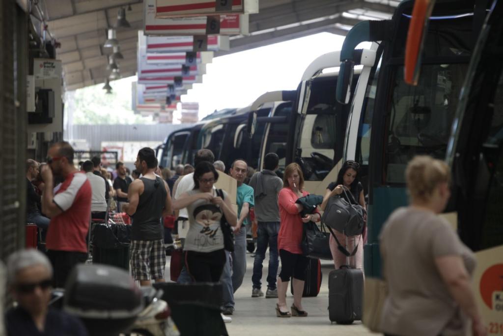 Θεσσαλονίκη: Δεν πέφτει καρφίτσα στα λεωφορεία των ΚΤΕΛ – Τα δρομολόγια των Χριστουγέννων!