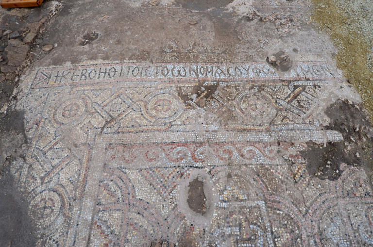 Δέος από τα ευρήματα ανασκαφής στην Κύπρο - Οι ναοί, τα ψηφιδωτά και η ευχή στην επιγραφή [pics]