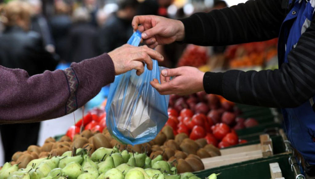 Θεσσαλονίκη: Χαμός σε λαϊκή αγορά του Κορδελιού! Ο κόσμος έψαχνε εξήγηση για τις εικόνες μπροστά του