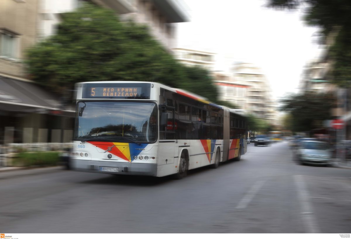 Θεσσαλονίκη: Λεωφορείο «θέρισε» οδηγό μηχανής – Σε κατάσταση σοκ οι επιβάτες μετά το τροχαίο δυστύχημα