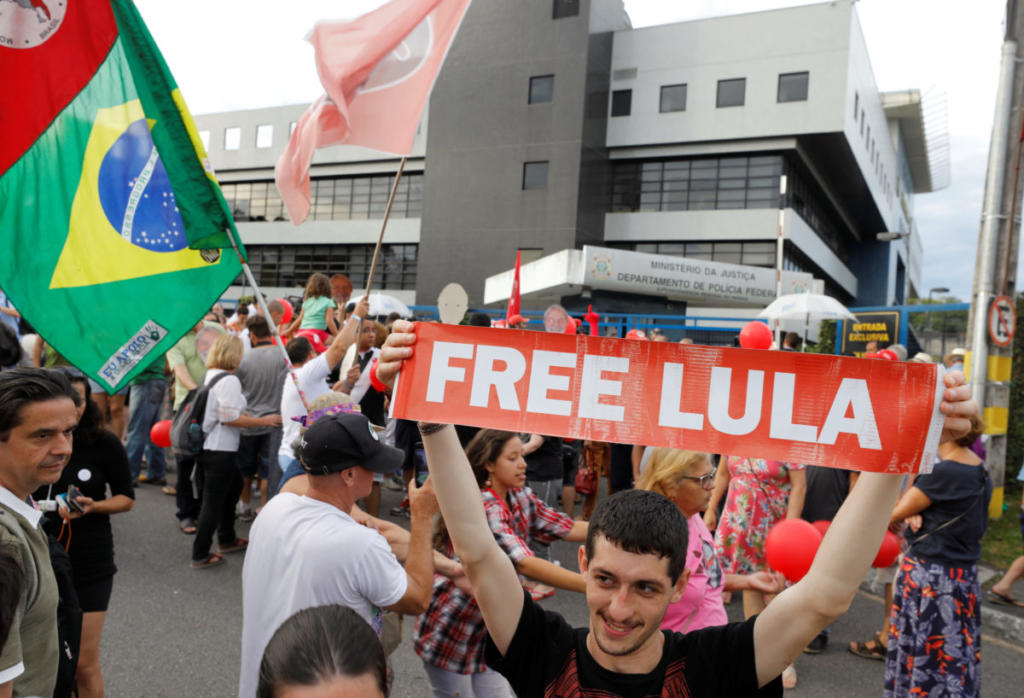 Βραζιλία: Ανατροπή και «μπλόκο» στην αποφυλάκιση Λούλα